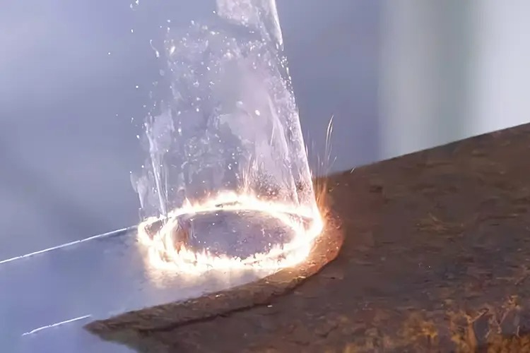 Laserreinigung in Aktion - Rost wird gelöst